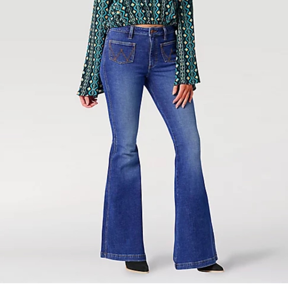 THE WRANGLER RETRO® PREMIUM JEAN: WOMEN'S HIGH RISE TRUMPET FLARE IN VICTORIA
